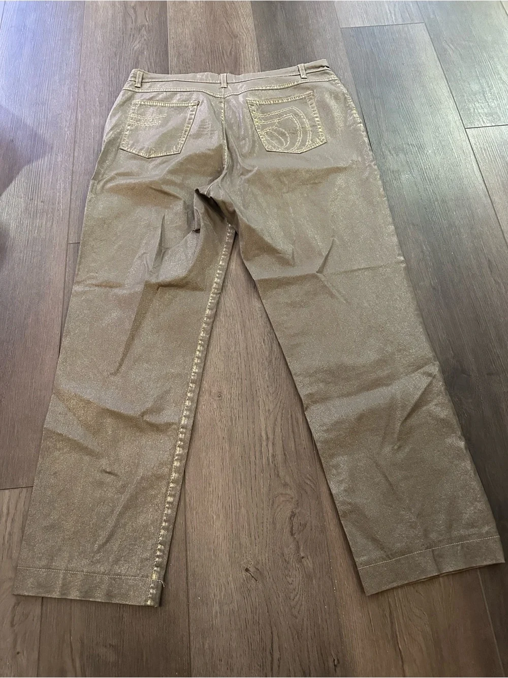 Dismero Women’s Metallic Gold Shimmer Ankle Pants in a Size 34